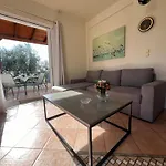 Olive Tree House I Дом отдыха Dhermatianika