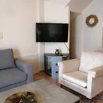 Olive Tree House I Дом отдыха Dhermatianika